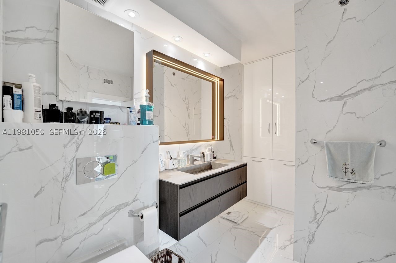 20281 E Country Club Dr #2209, Aventura FL 33180