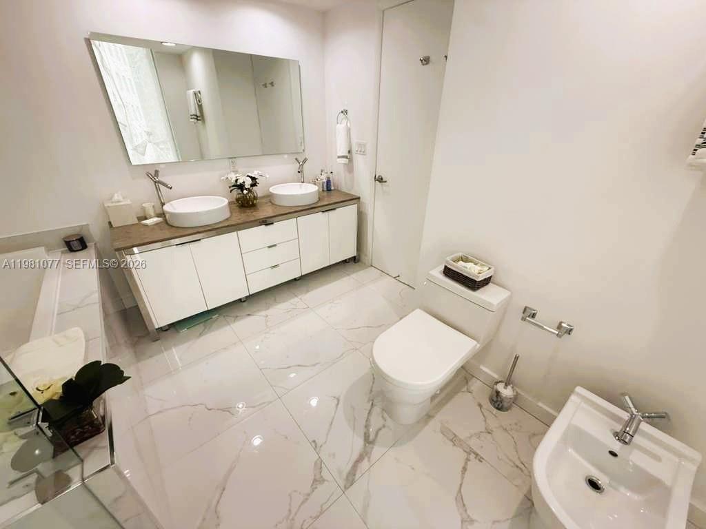 495 Brickell Ave #511, Miami FL 33131