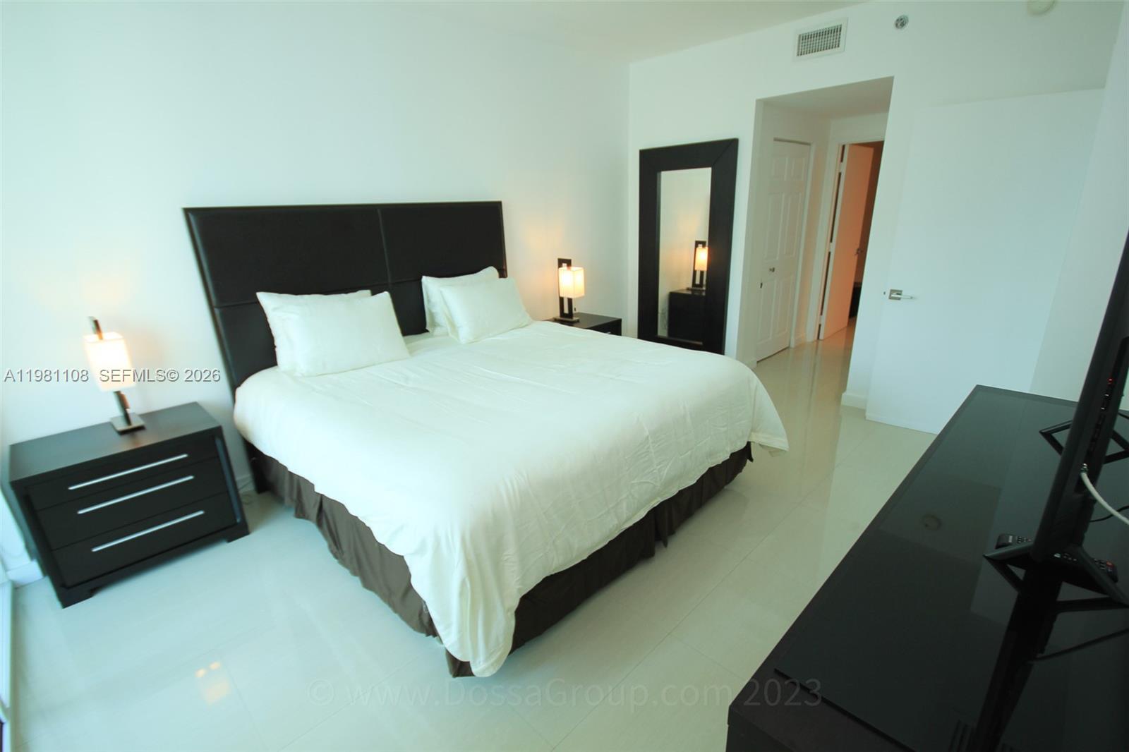 950 Brickell Bay Dr #1207, Miami FL 33131