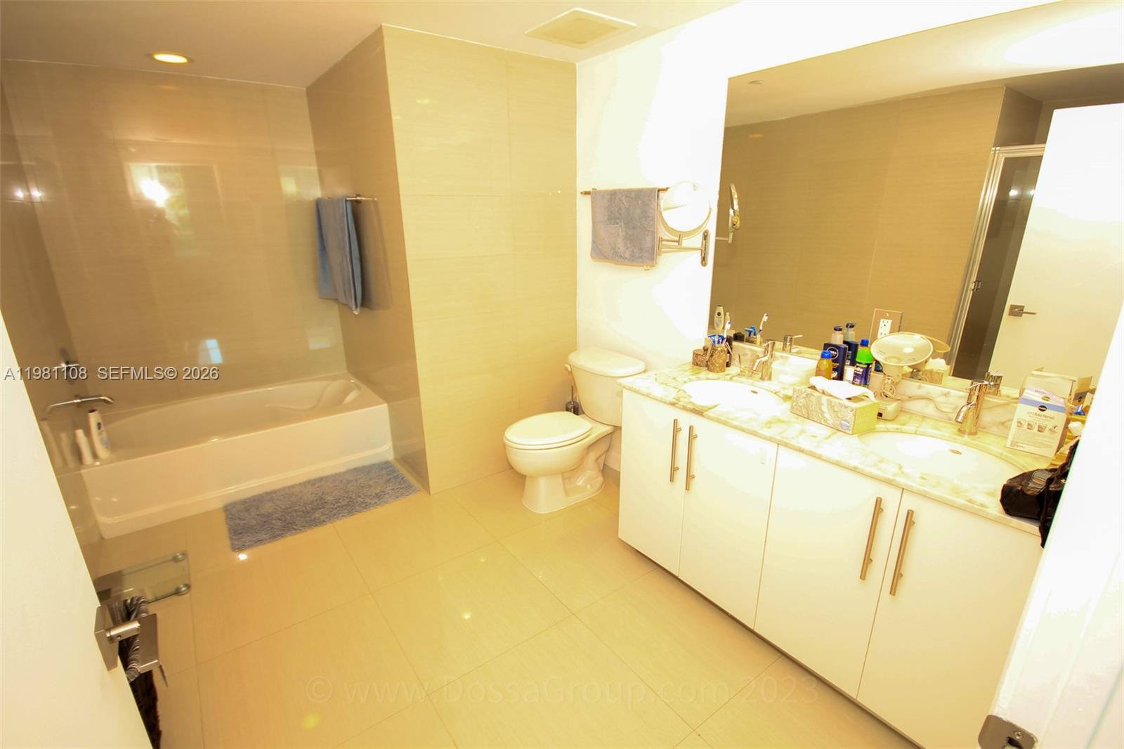 950 Brickell Bay Dr #1207, Miami FL 33131