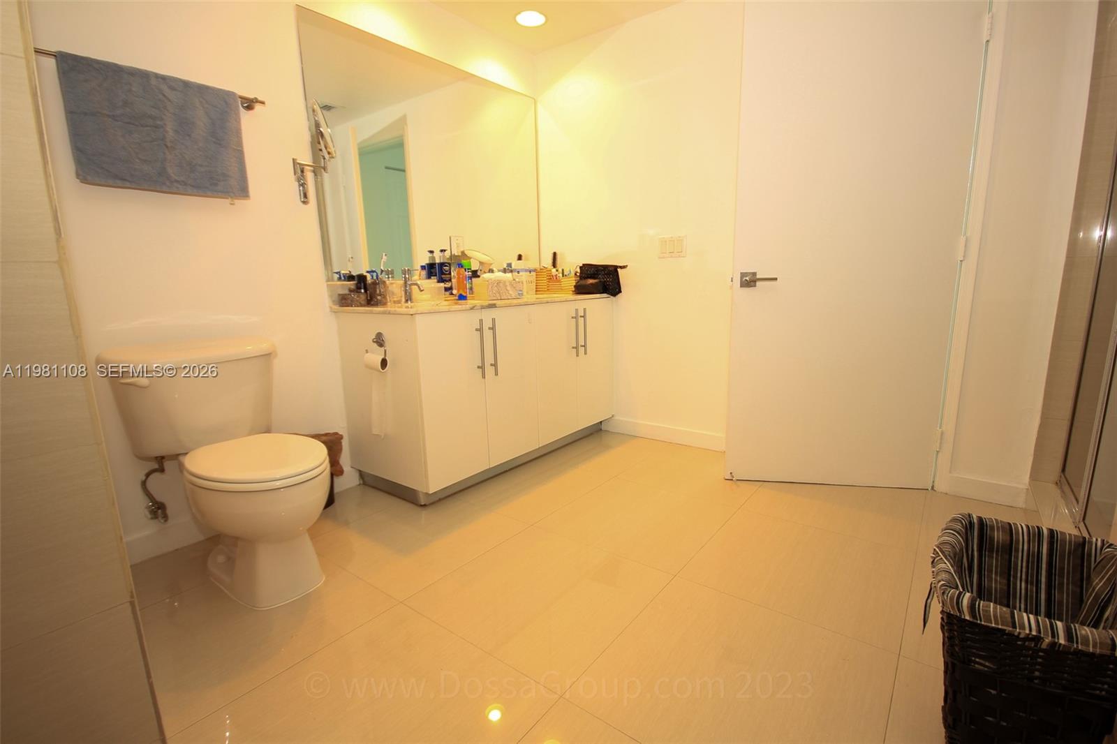 950 Brickell Bay Dr #1207, Miami FL 33131