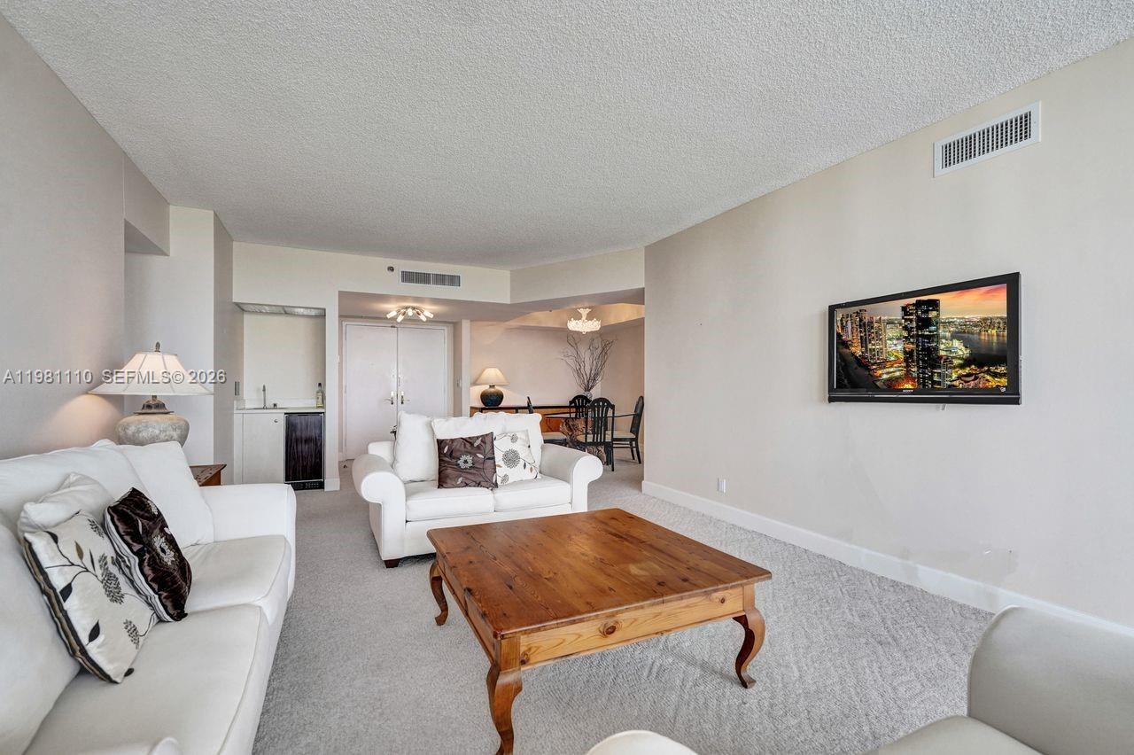 20281 E Country Club Dr #1703, Aventura FL 33180