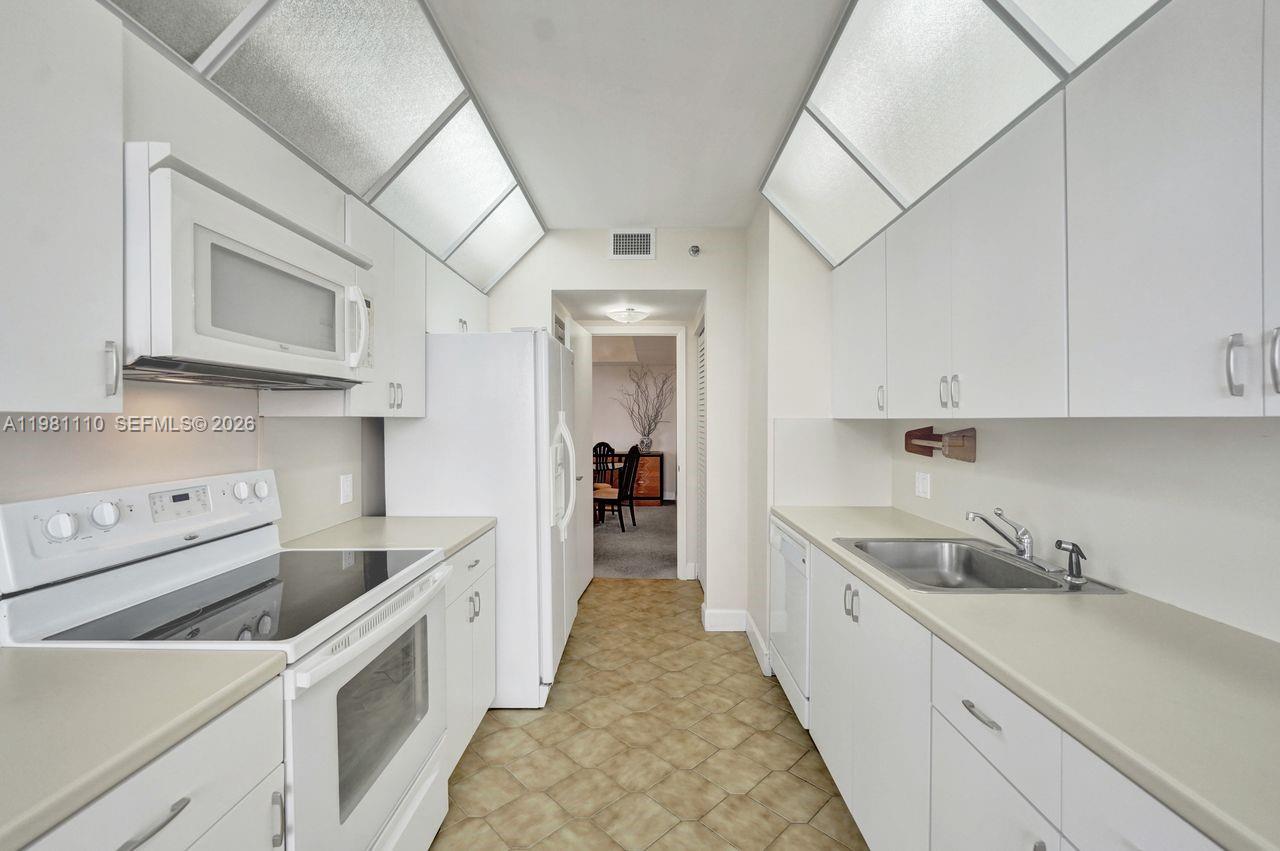 20281 E Country Club Dr #1703, Aventura FL 33180