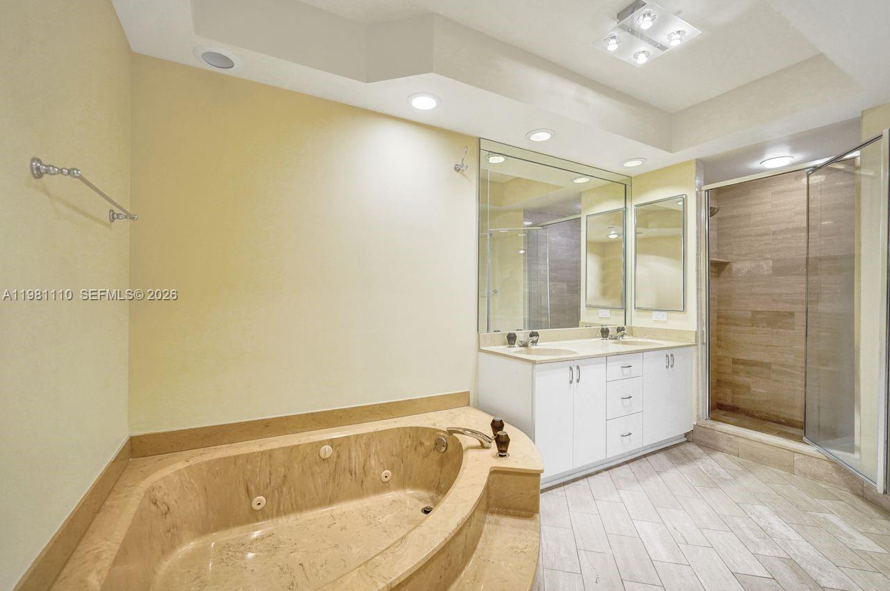20281 E Country Club Dr #1703, Aventura FL 33180
