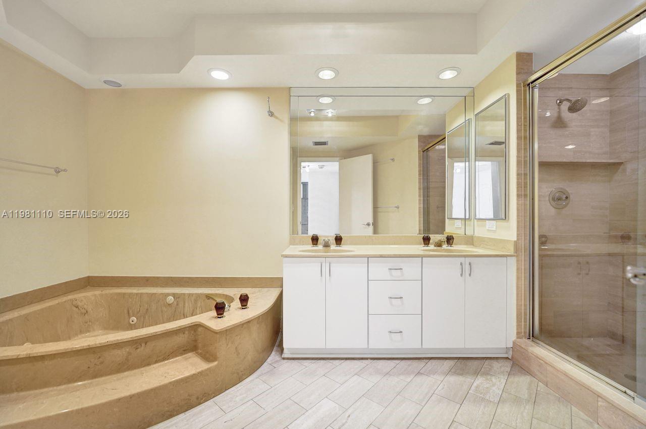 20281 E Country Club Dr #1703, Aventura FL 33180