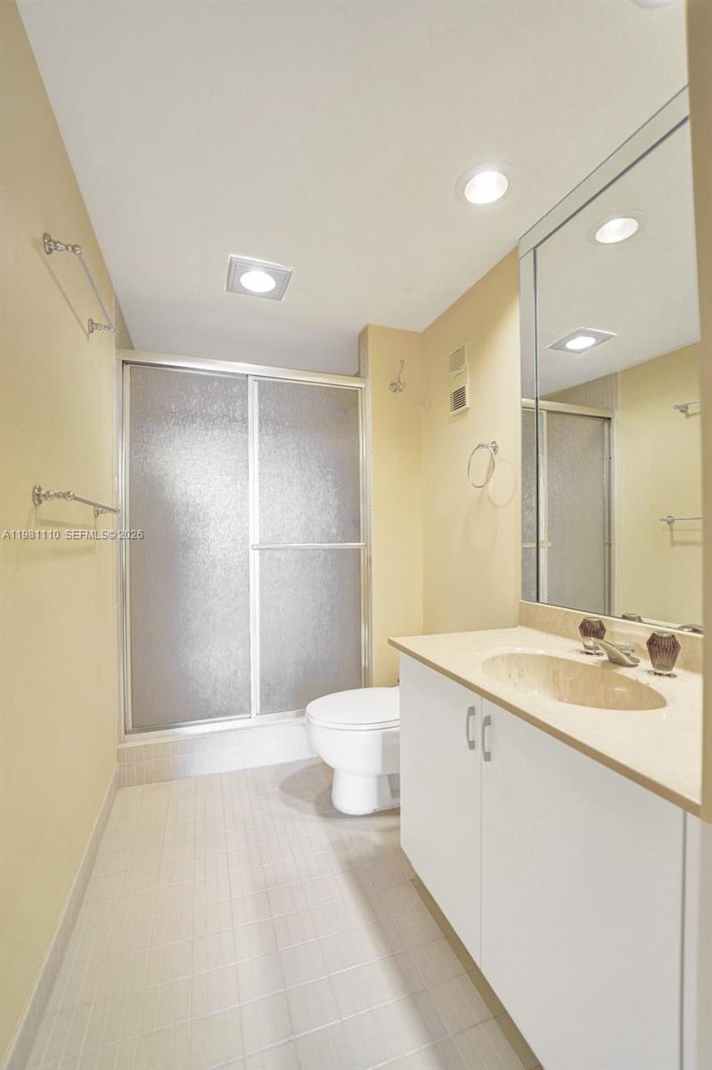 20281 E Country Club Dr #1703, Aventura FL 33180