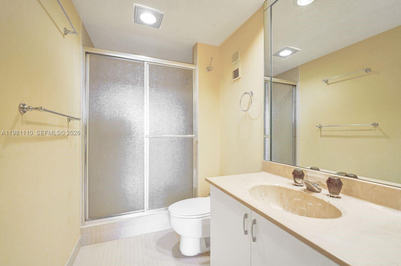 20281 E Country Club Dr #1703, Aventura FL 33180