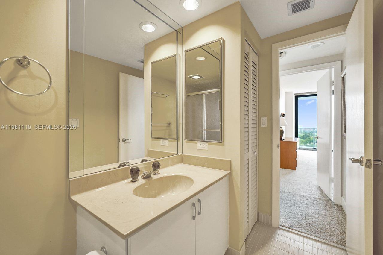 20281 E Country Club Dr #1703, Aventura FL 33180