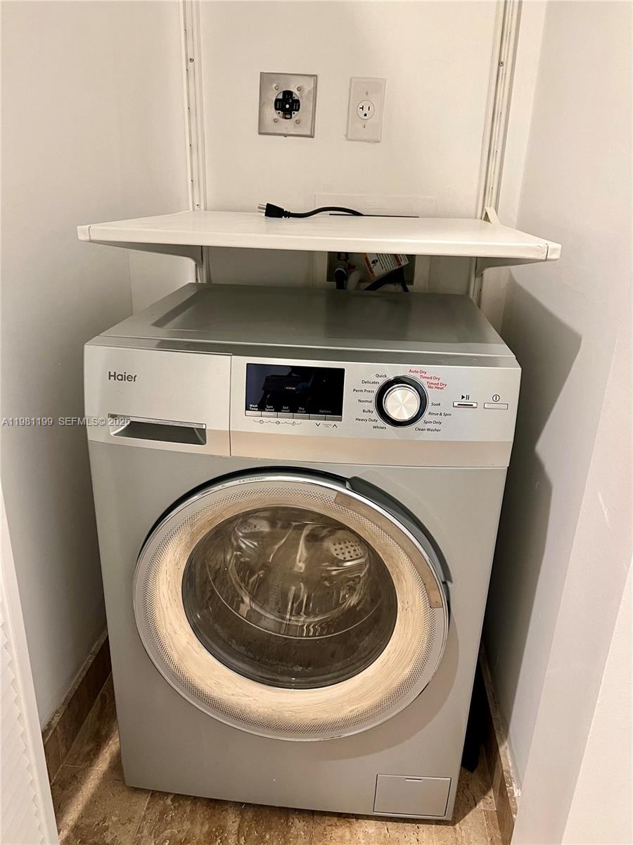 300 S Biscayne Blvd #2703, Miami FL 33131
