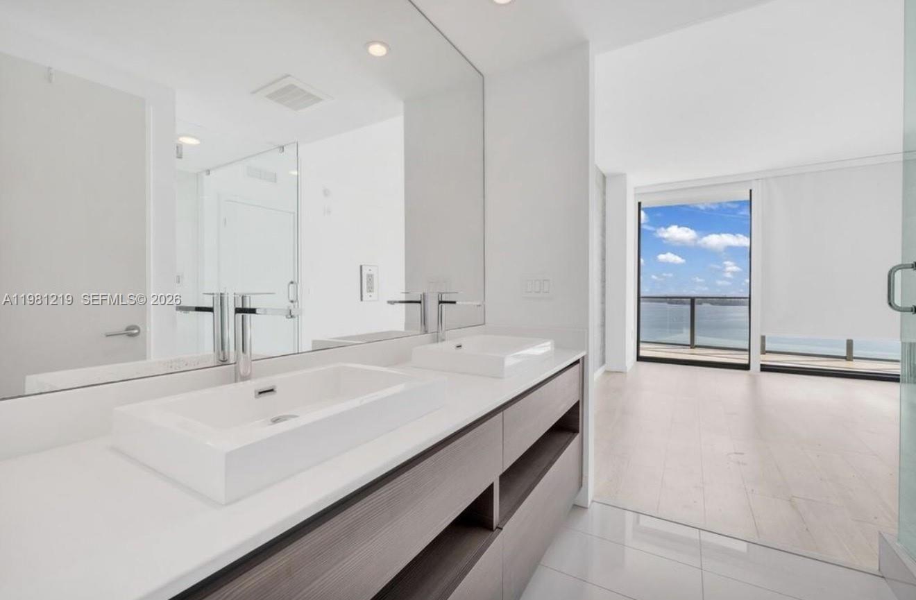 460 NE 28th St #3907, Miami FL 33137