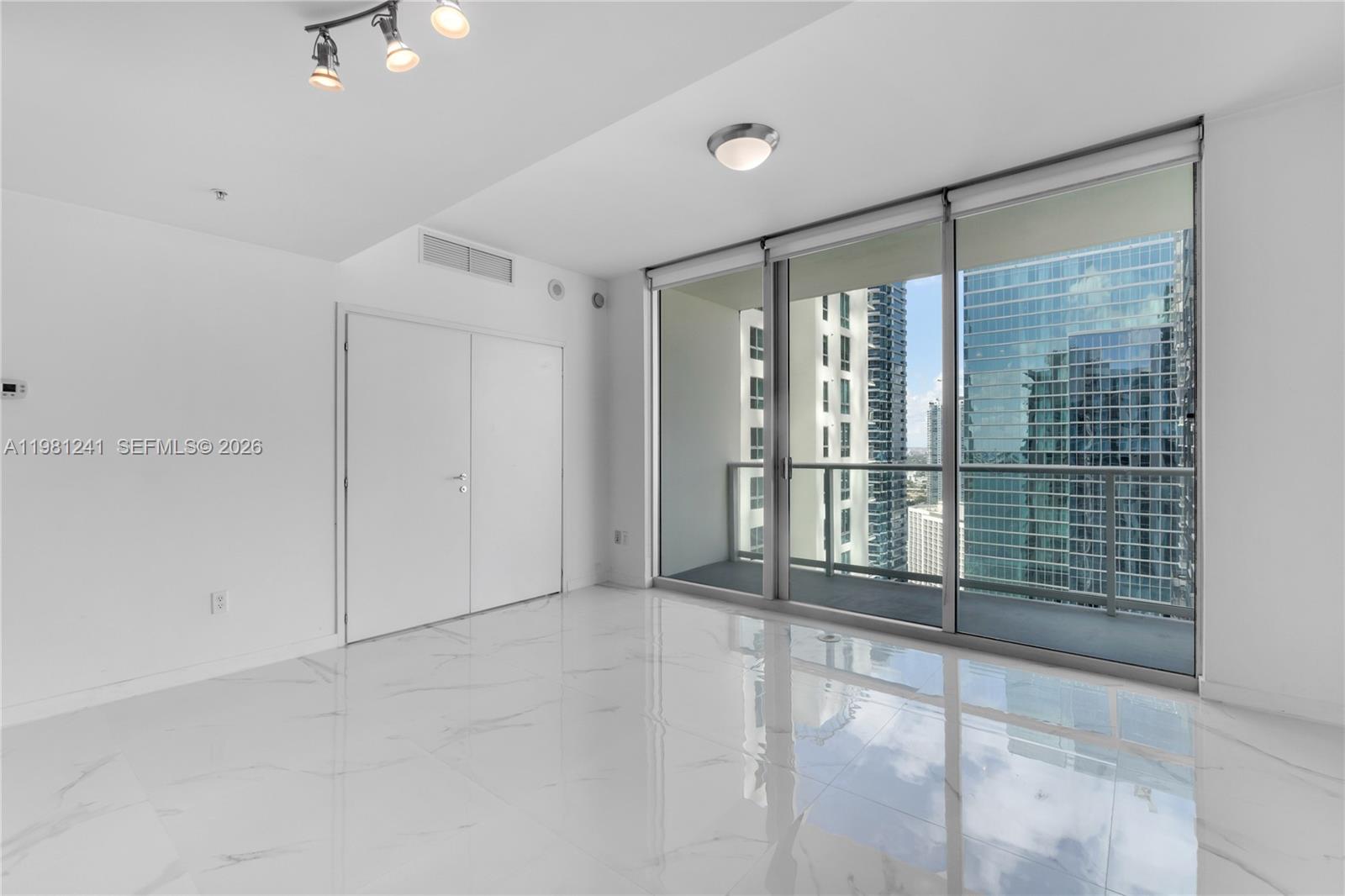 300 S BISCAYNE BL #T-3309, Miami FL 33131
