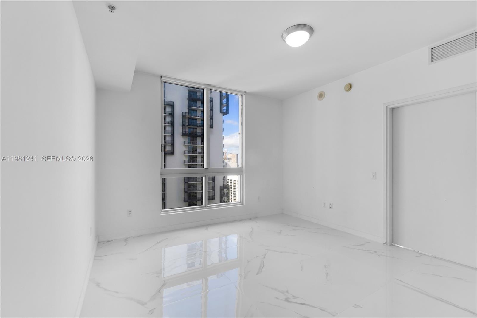 300 S BISCAYNE BL #T-3309, Miami FL 33131
