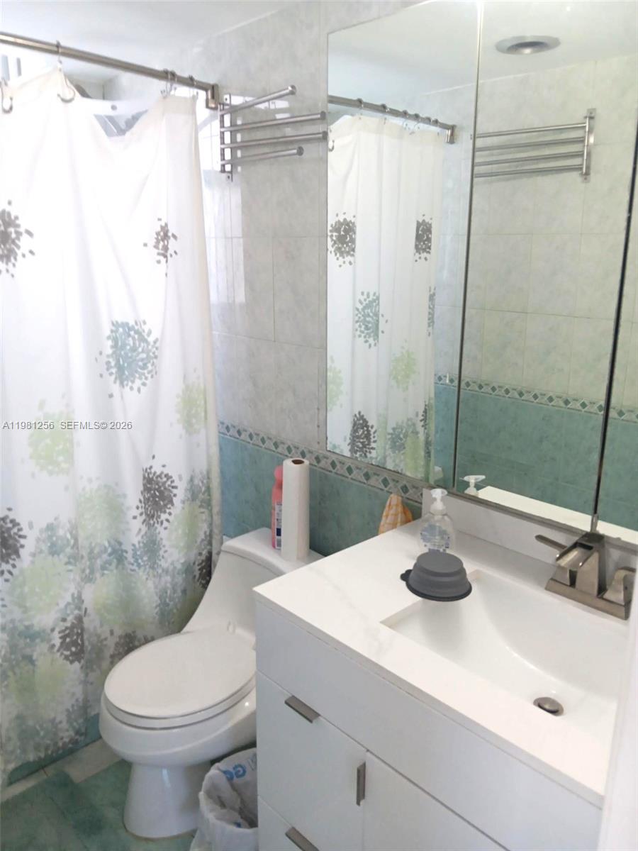 3703 NE 166th St #401, North Miami Beach FL 33160