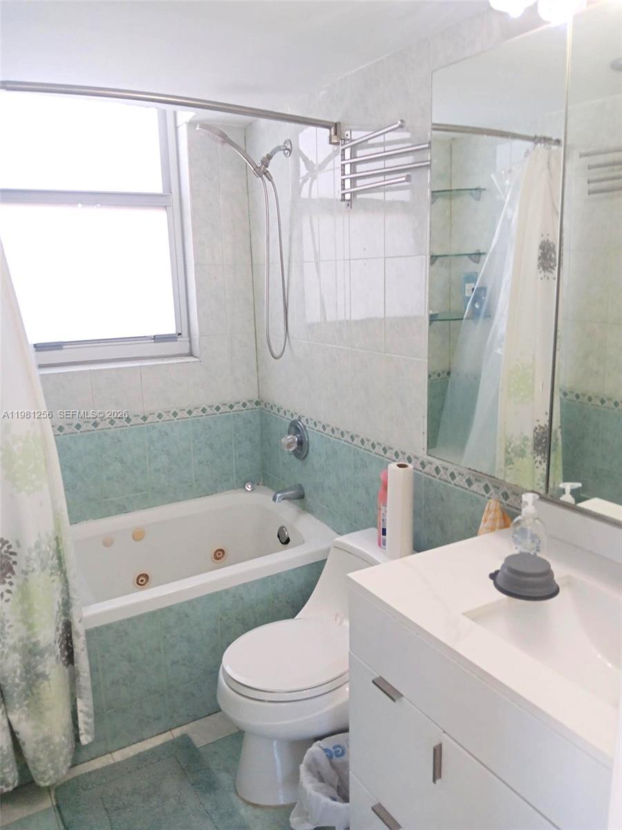 3703 NE 166th St #401, North Miami Beach FL 33160