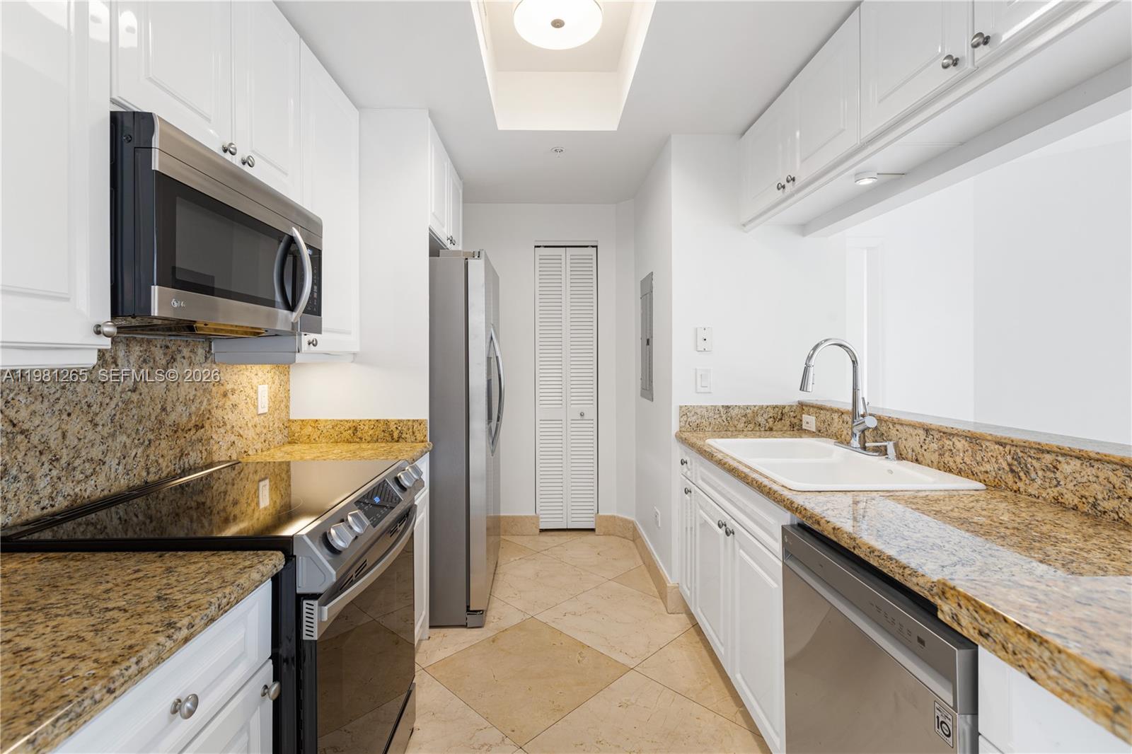 848 BRICKELL KEY DR #903, Miami FL 33131