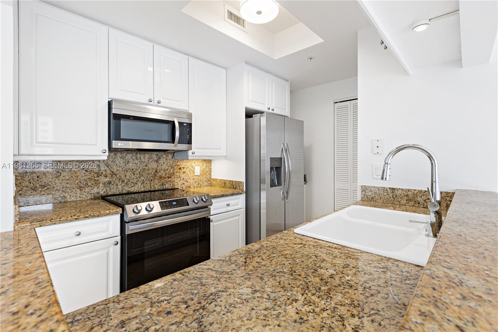 848 BRICKELL KEY DR #903, Miami FL 33131