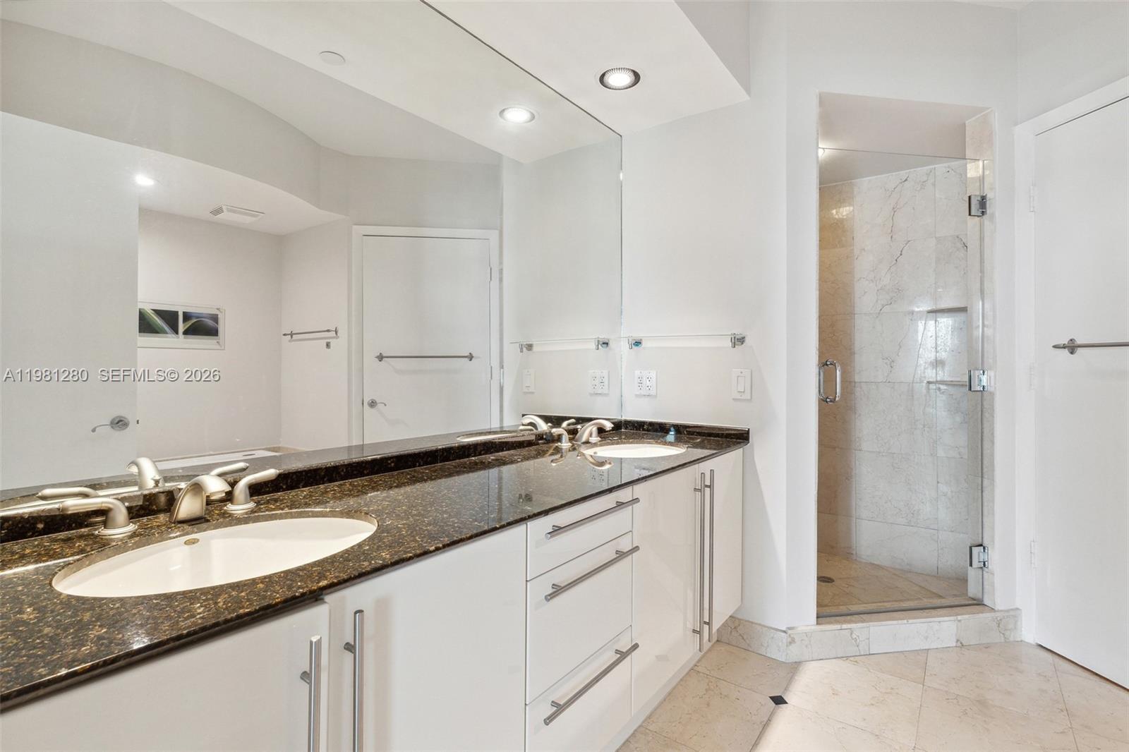 1000 S Pointe Dr #904, Miami Beach FL 33139