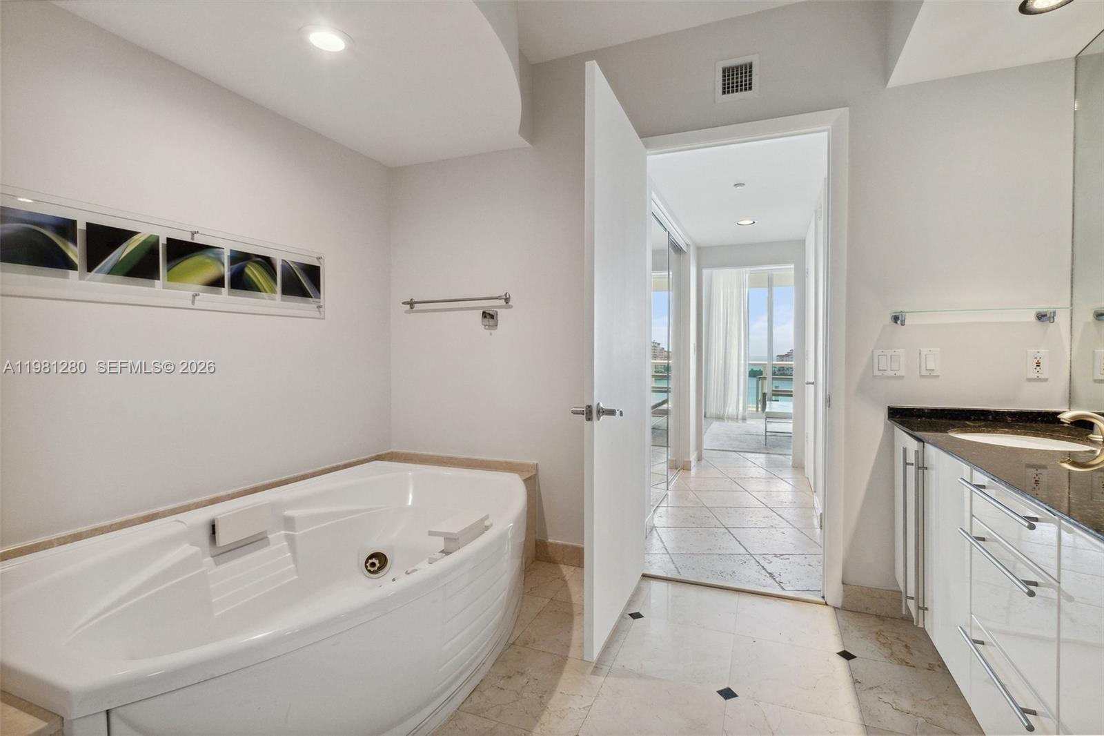 1000 S Pointe Dr #904, Miami Beach FL 33139