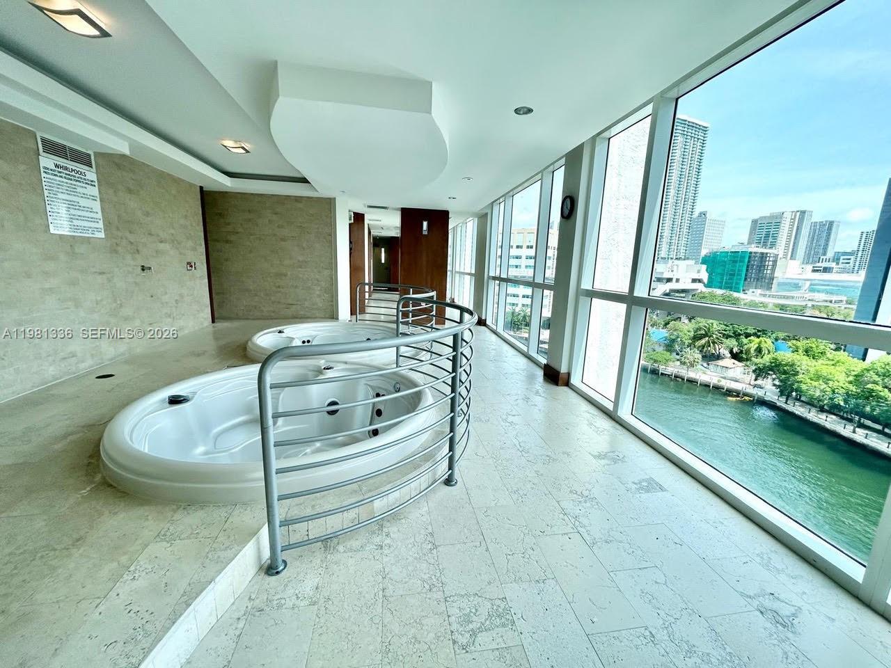 41 SE 5th St #804, Miami FL 33131