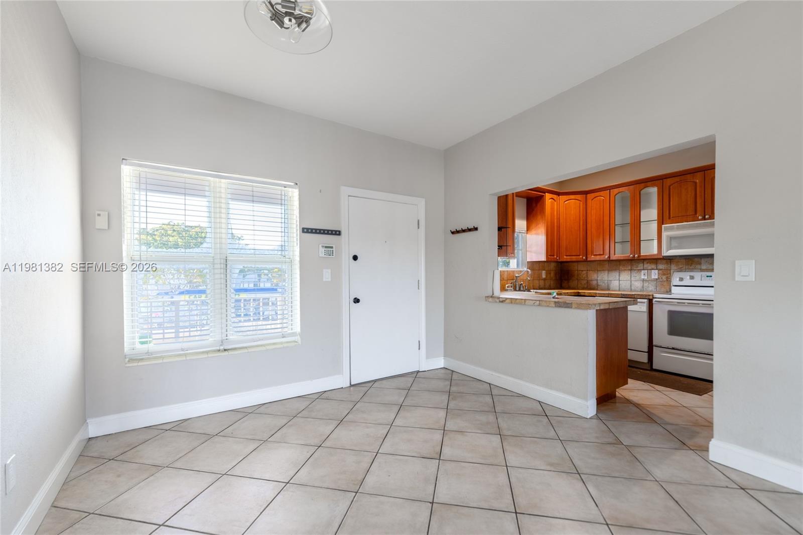 2225 NE 123rd St #215, North Miami FL 33181