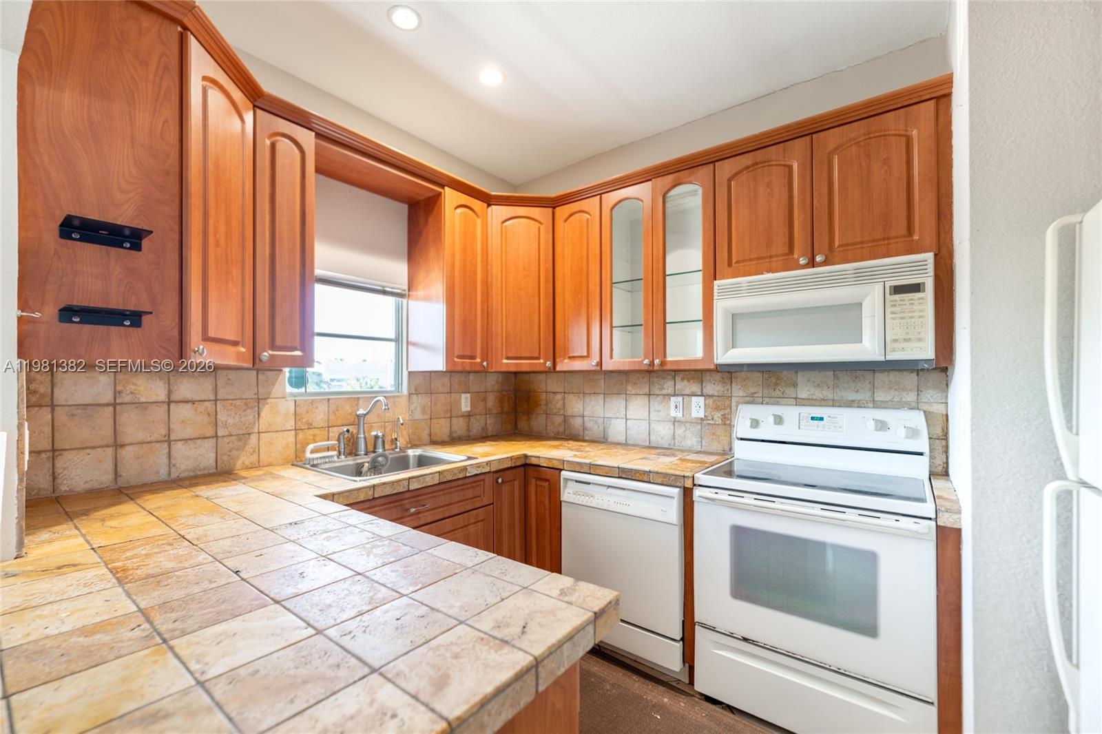 2225 NE 123rd St #215, North Miami FL 33181