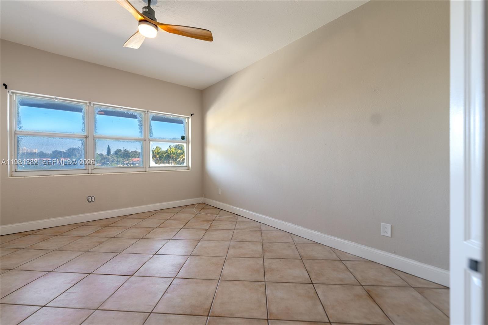 2225 NE 123rd St #215, North Miami FL 33181