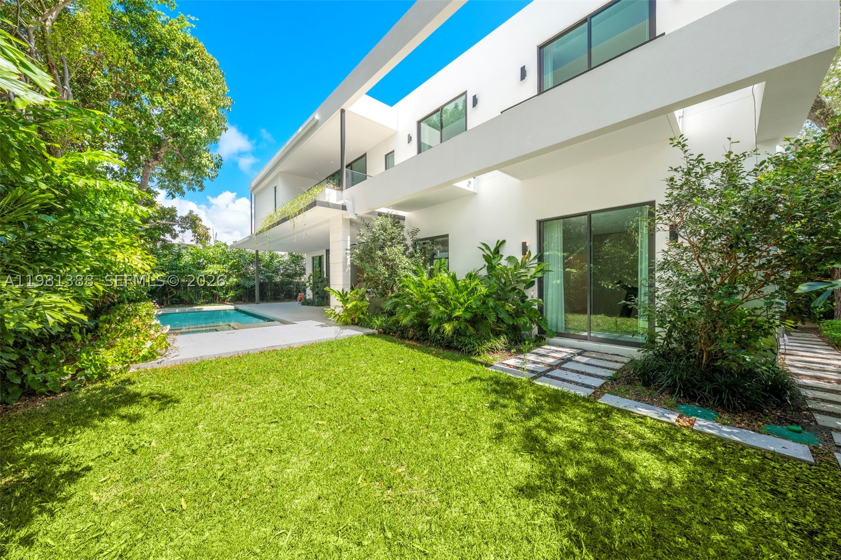 7700 SW 50th Ct, Miami FL 33143