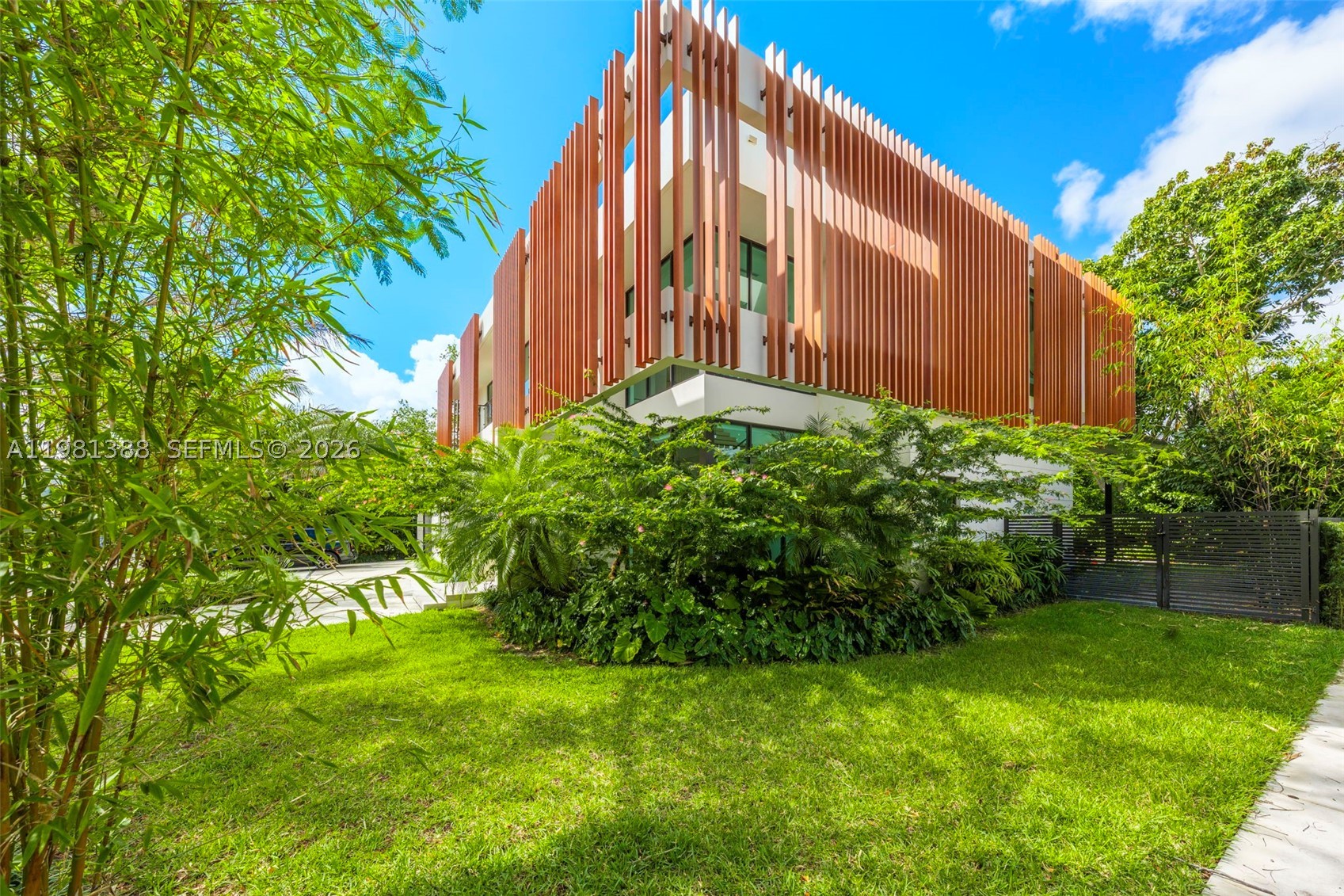 7700 SW 50th Ct, Miami FL 33143
