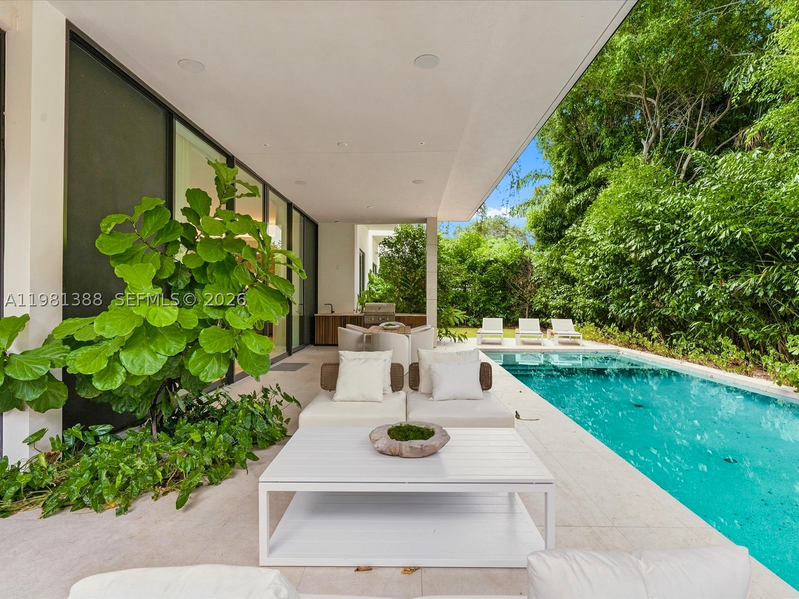 7700 SW 50th Ct, Miami FL 33143