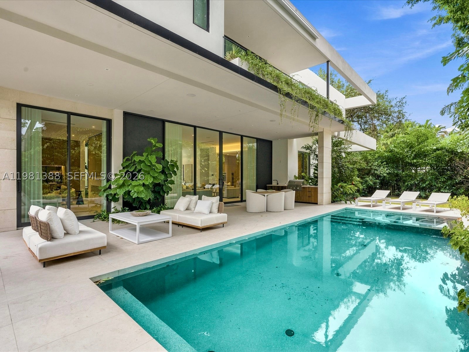 7700 SW 50th Ct, Miami FL 33143