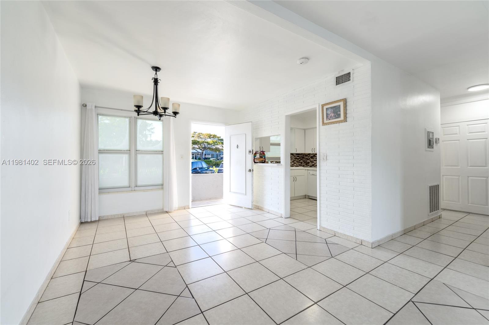 2225 NE 123rd St #114, North Miami FL 33181