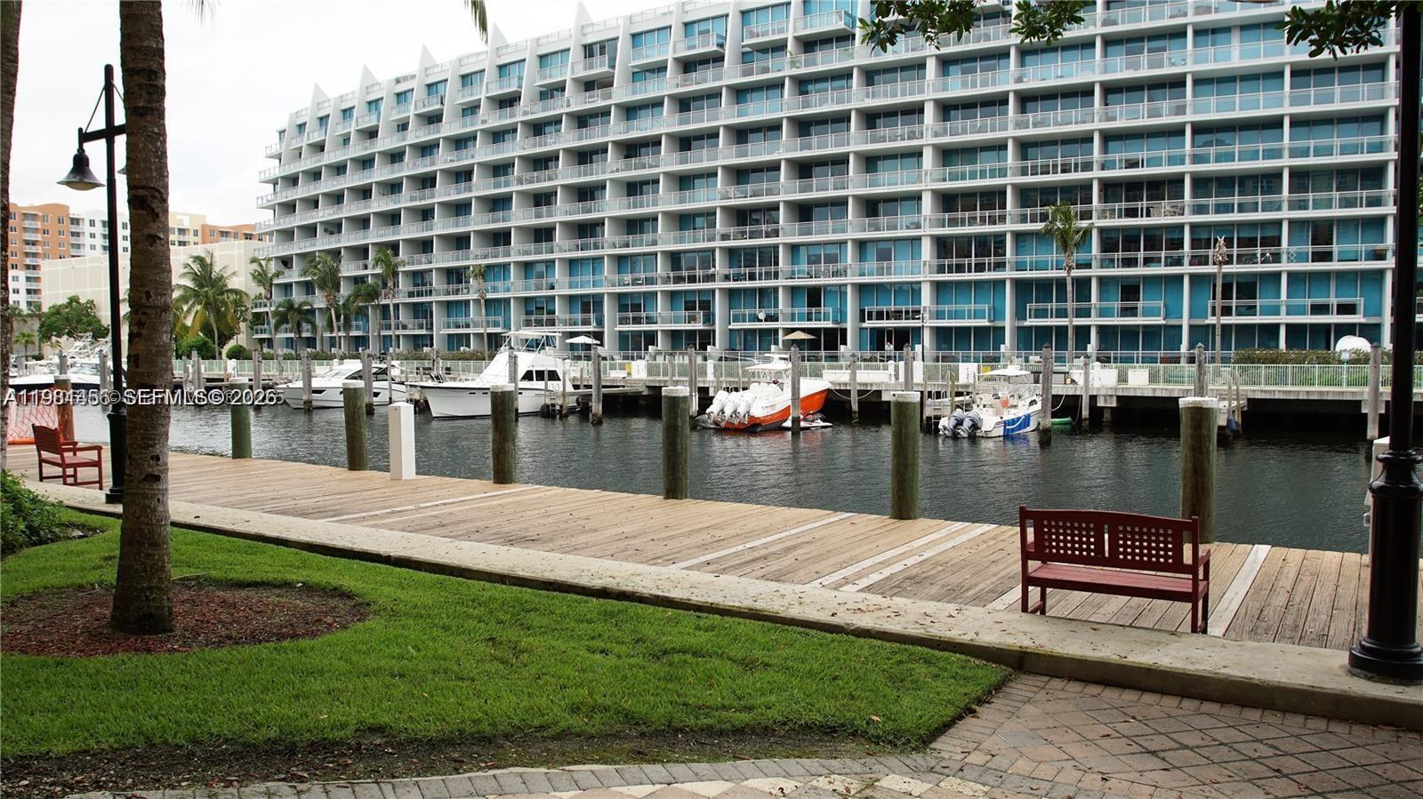 3001 NE 185th St #222, Aventura FL 33180