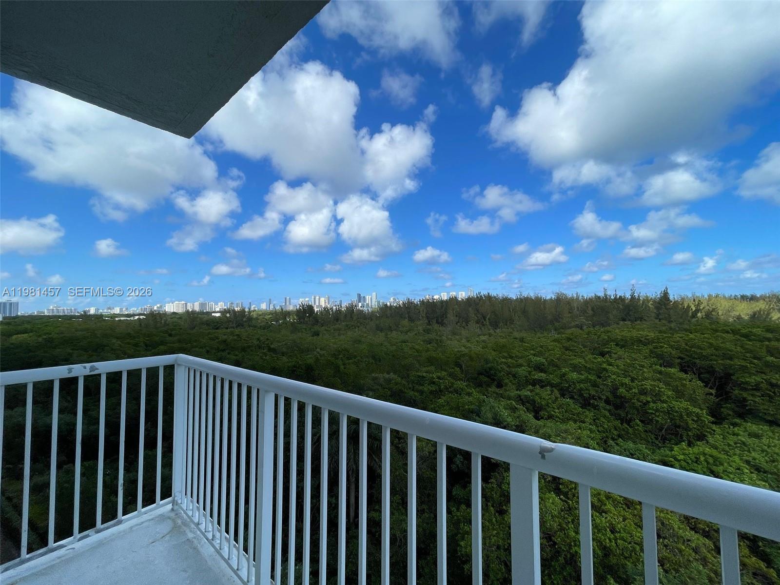 14951 Royal Oaks Ln #709, North Miami FL 33181