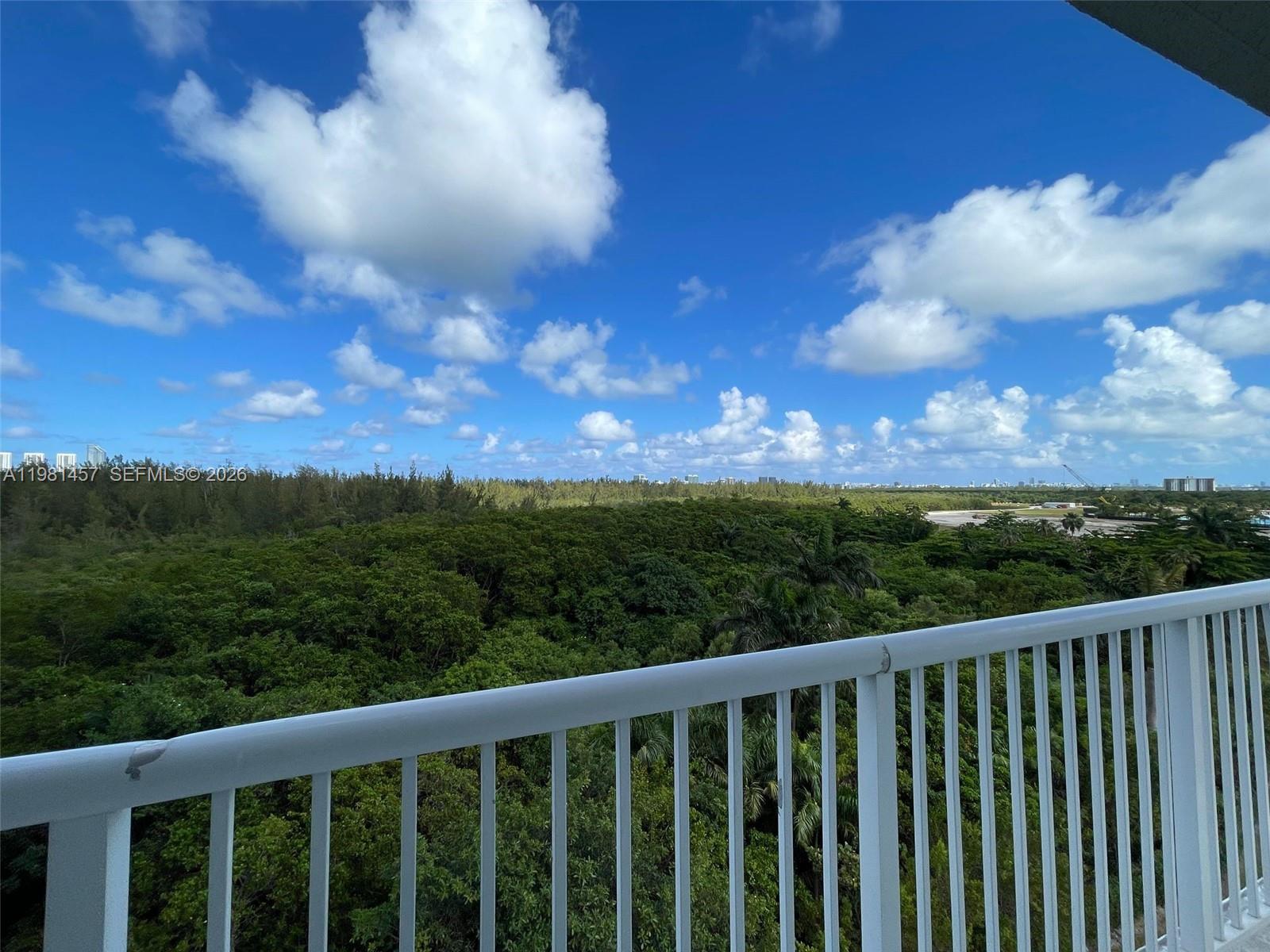 14951 Royal Oaks Ln #709, North Miami FL 33181