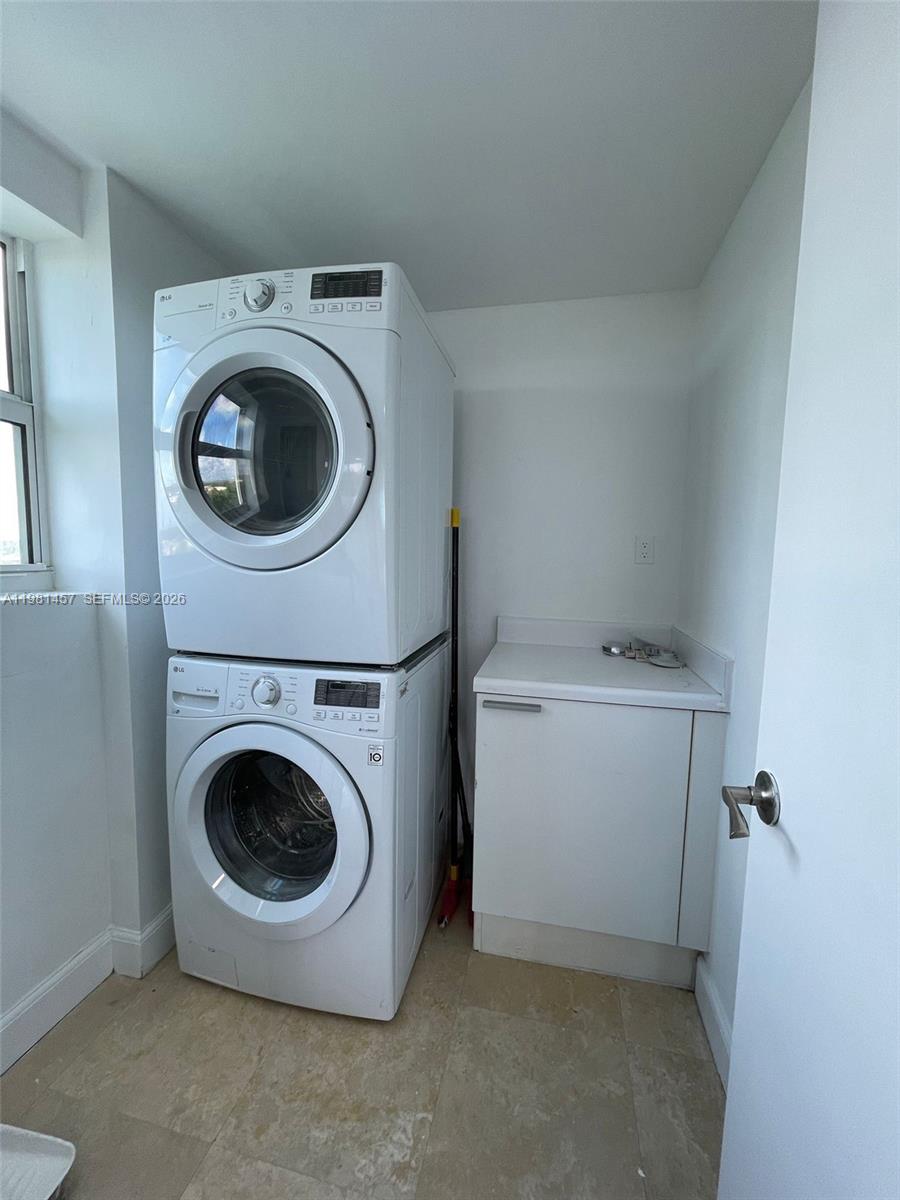 14951 Royal Oaks Ln #709, North Miami FL 33181
