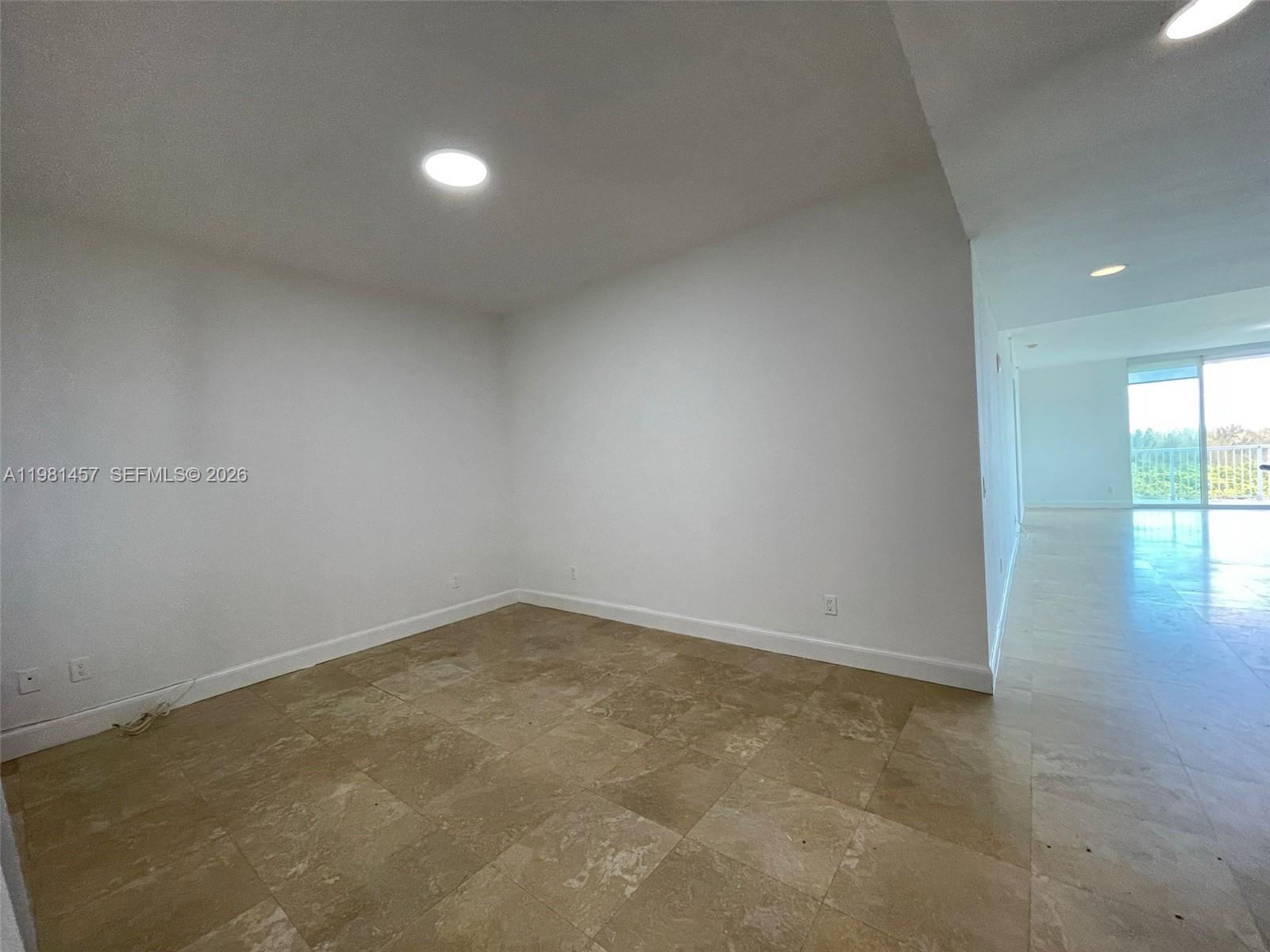 14951 Royal Oaks Ln #709, North Miami FL 33181