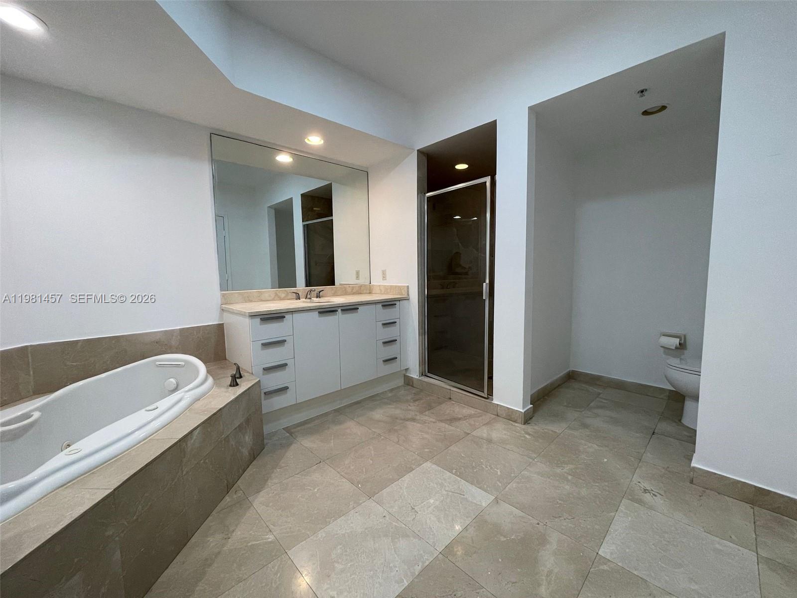 14951 Royal Oaks Ln #709, North Miami FL 33181
