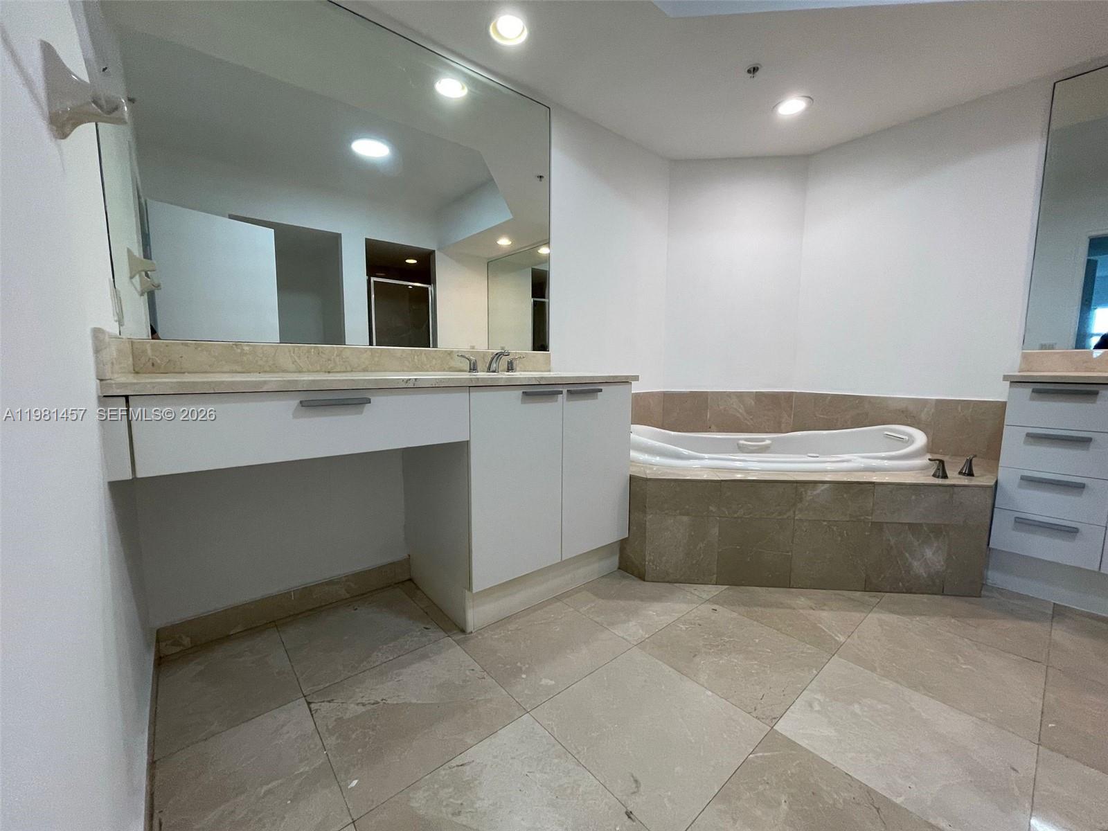 14951 Royal Oaks Ln #709, North Miami FL 33181