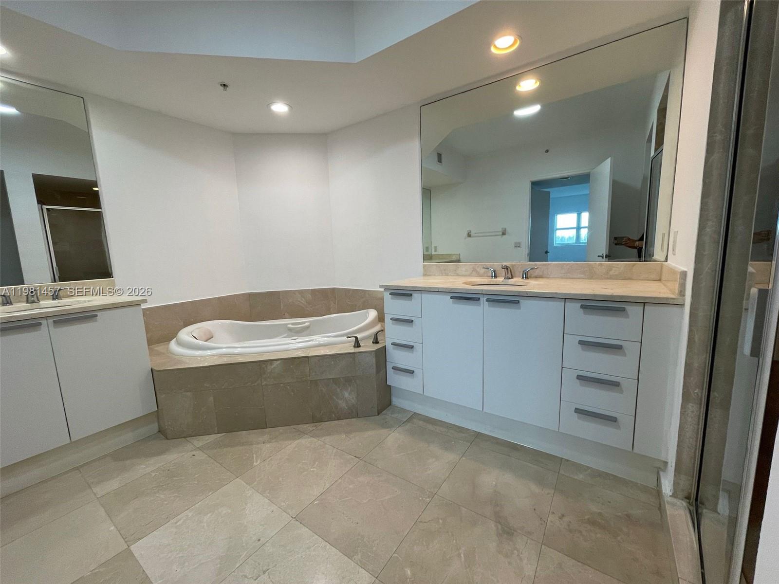 14951 Royal Oaks Ln #709, North Miami FL 33181