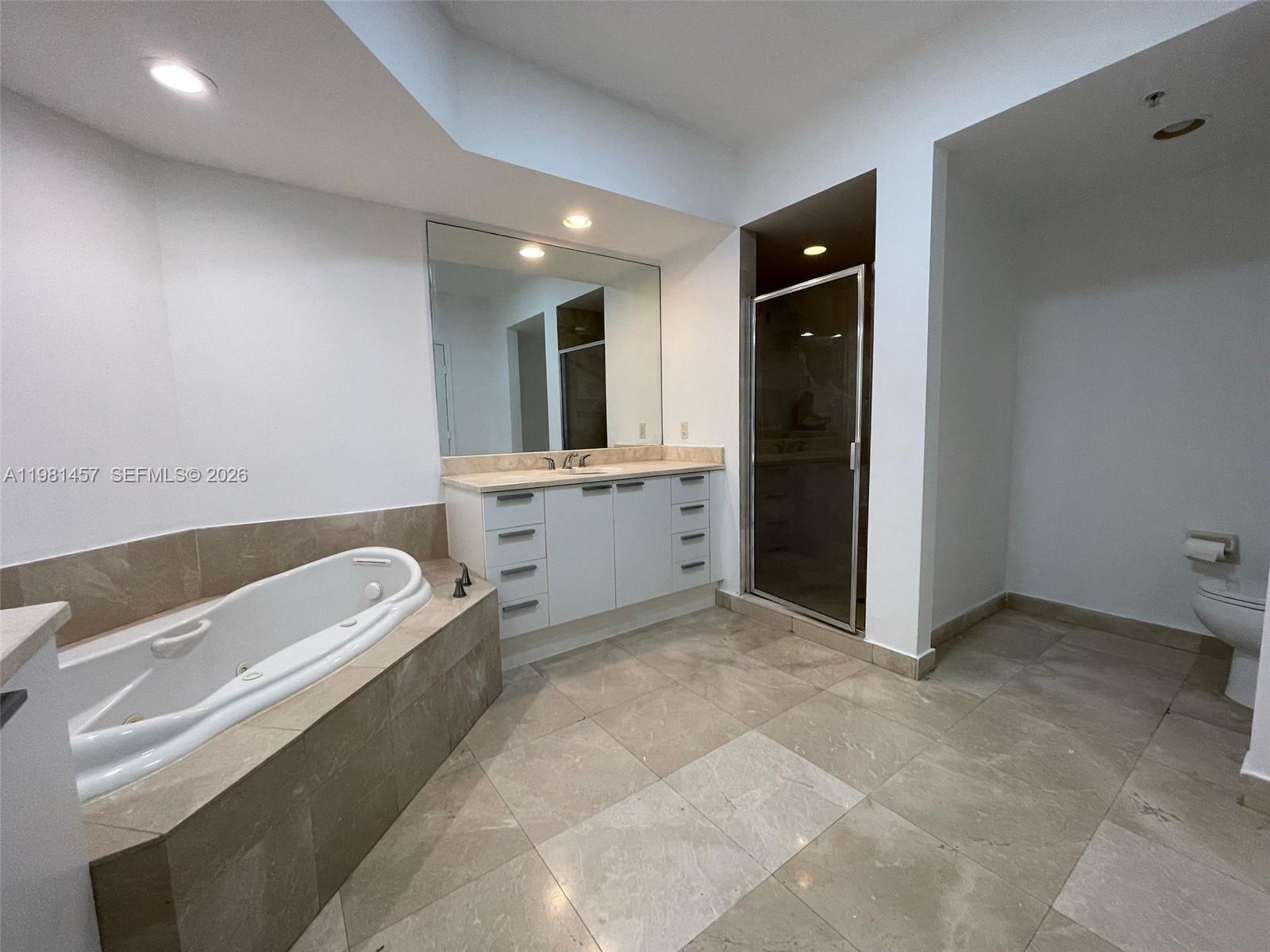 14951 Royal Oaks Ln #709, North Miami FL 33181