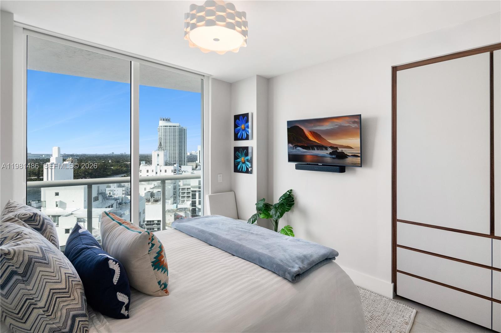 3801 Collins Ave #1906, Miami Beach FL 33140