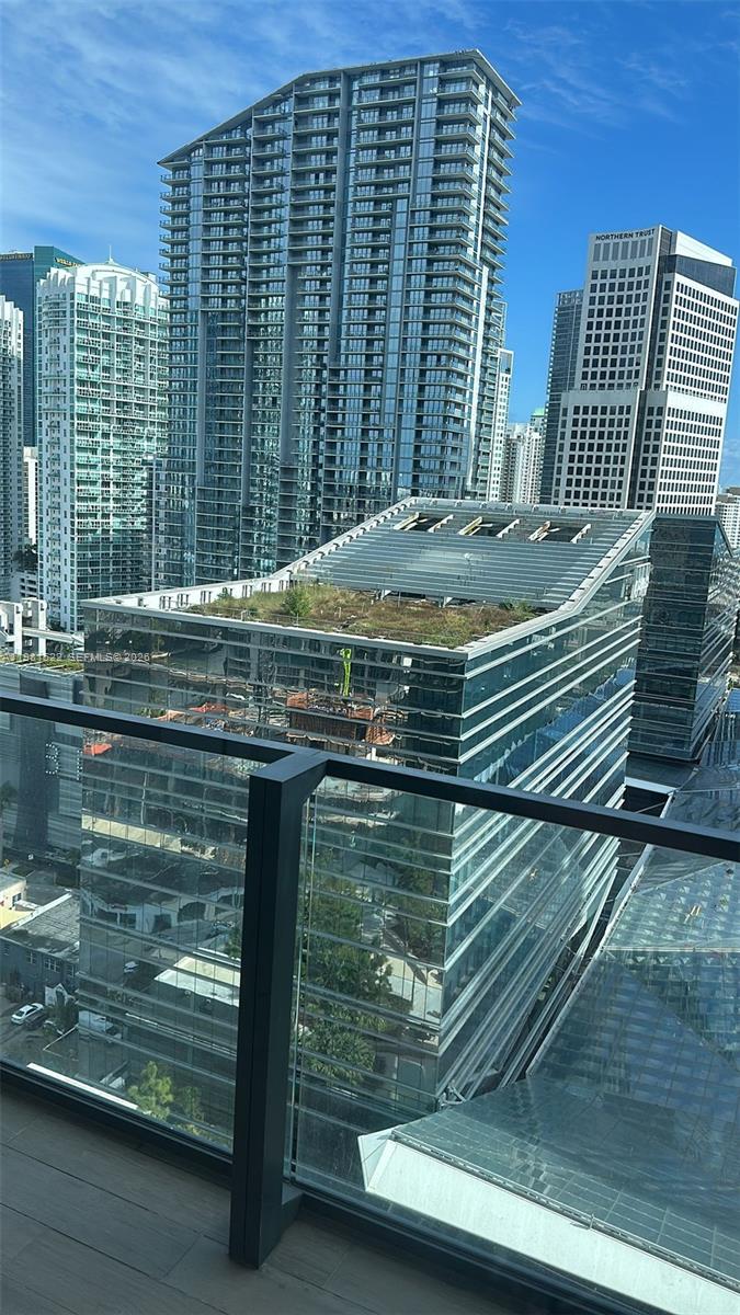 88 SW 7TH ST #2005, Miami FL 33130