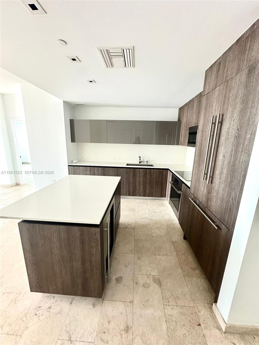 88 SW 7TH ST #2005, Miami FL 33130