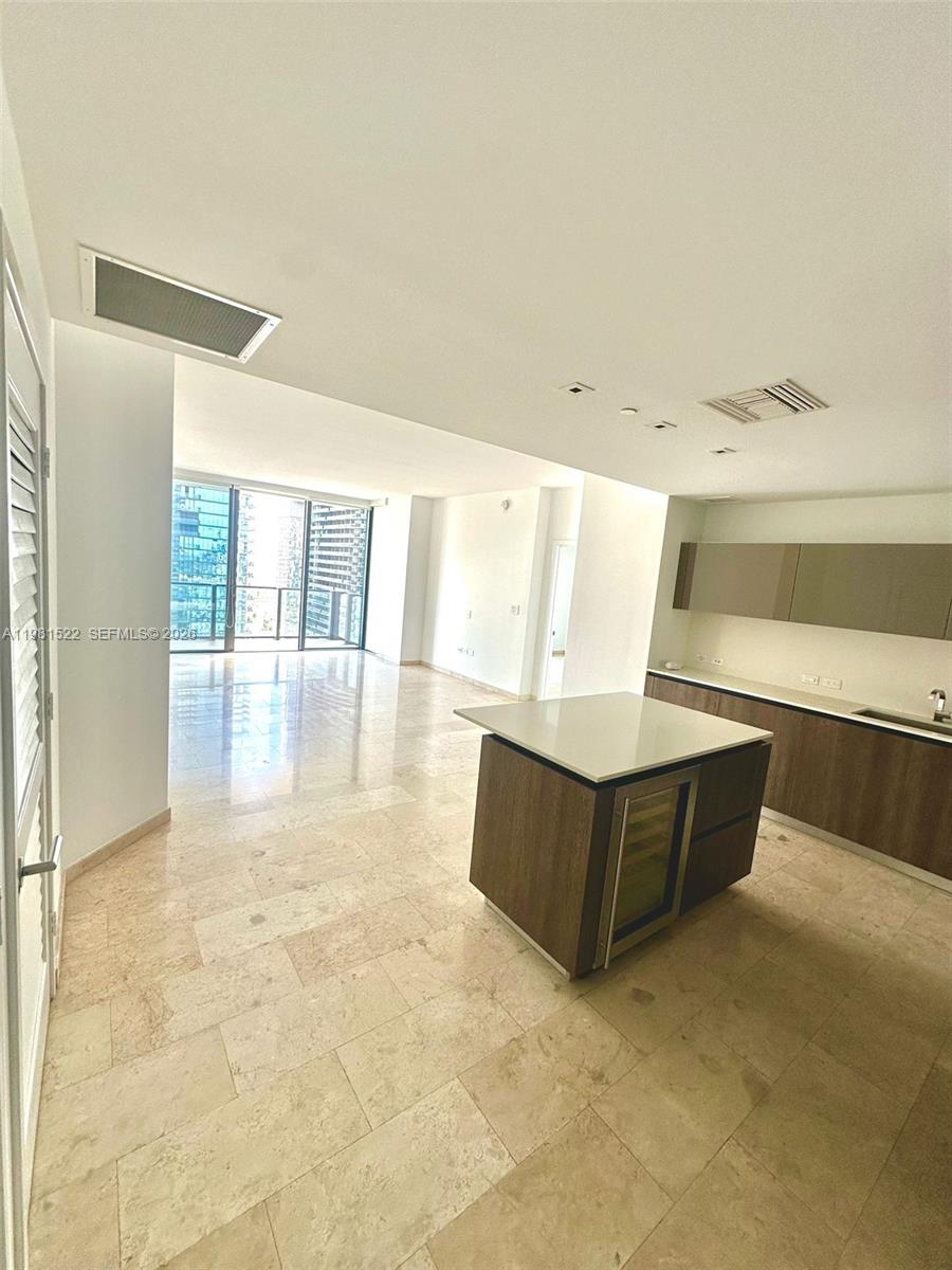 88 SW 7TH ST #2005, Miami FL 33130