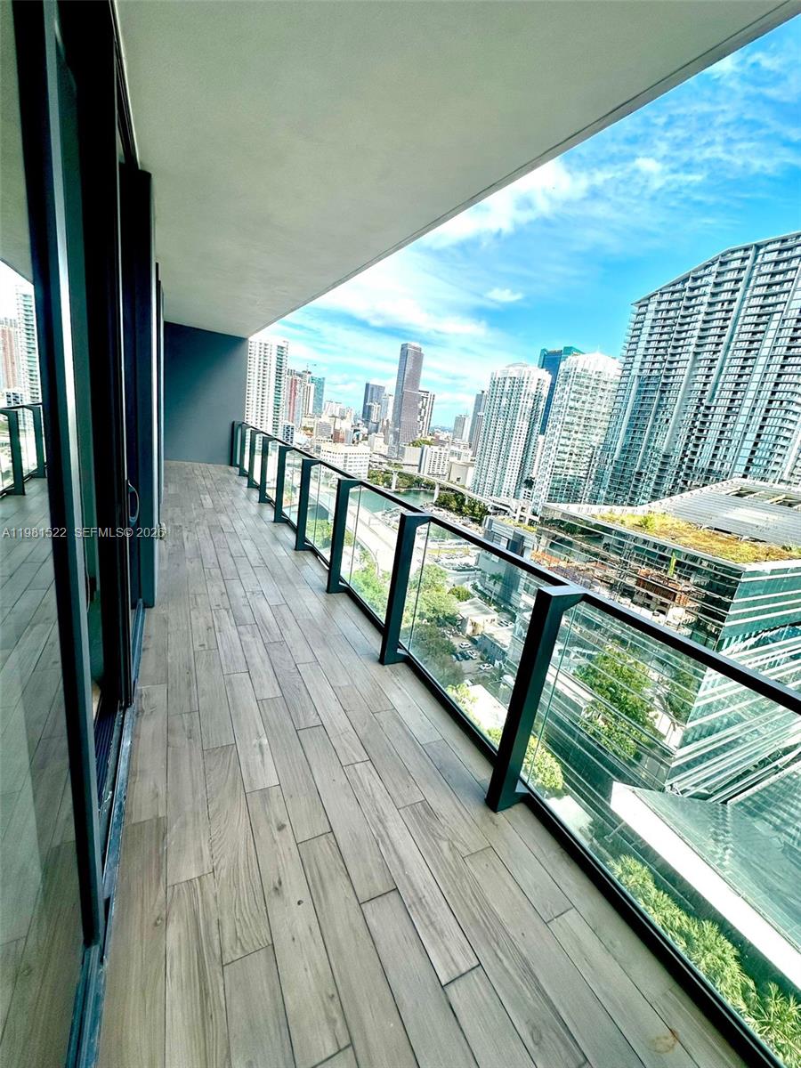 88 SW 7TH ST #2005, Miami FL 33130