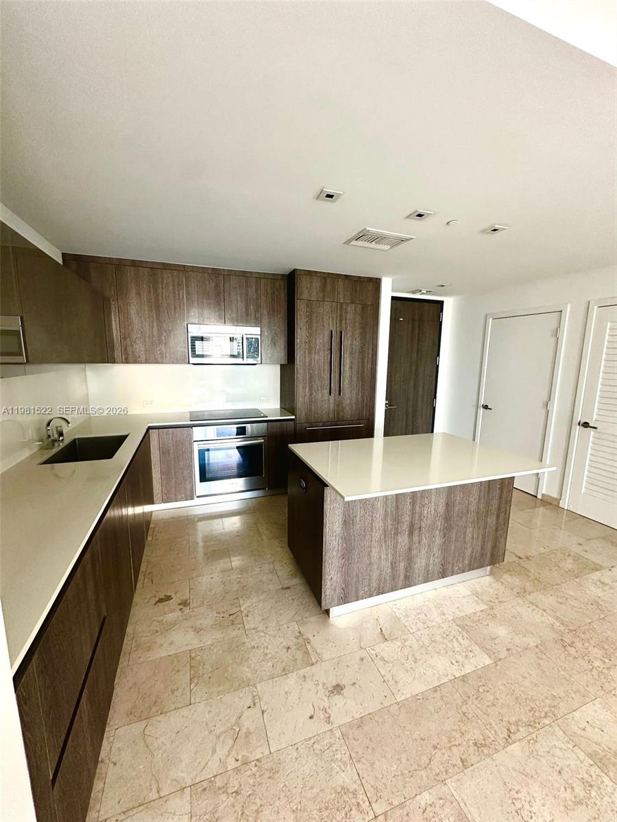 88 SW 7TH ST #2005, Miami FL 33130