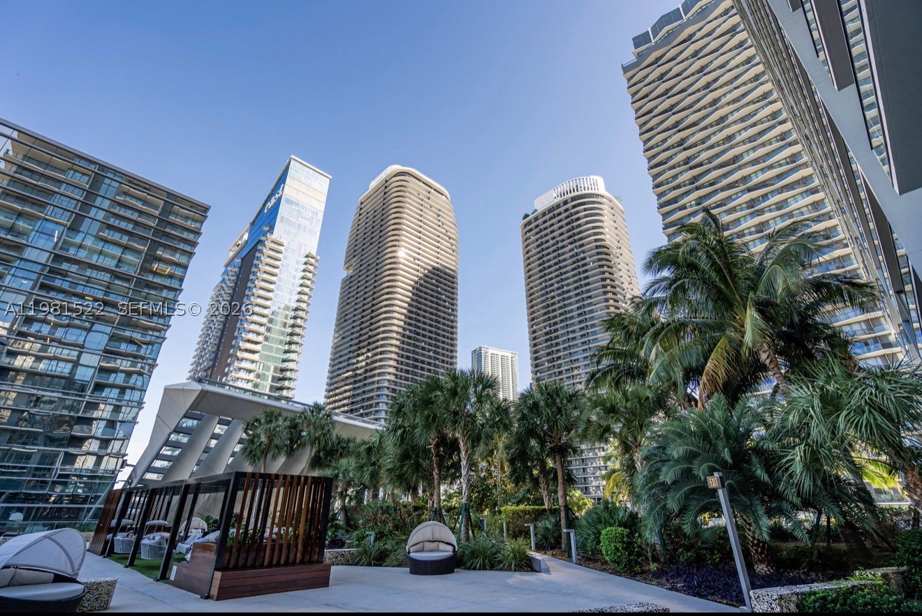 88 SW 7TH ST #2005, Miami FL 33130