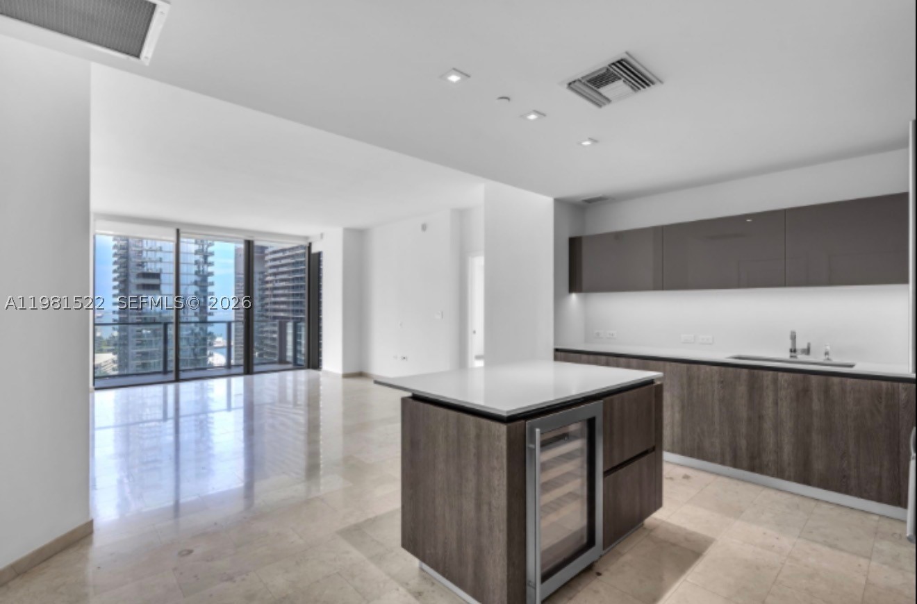 88 SW 7TH ST #2005, Miami FL 33130