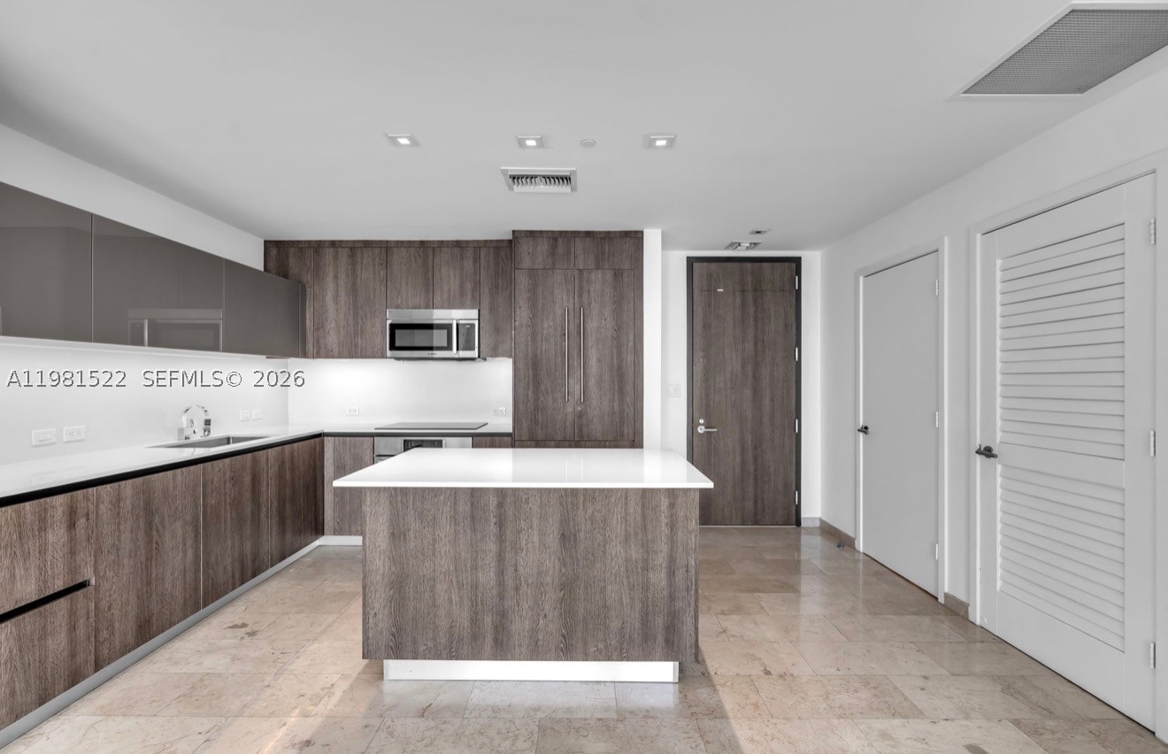 88 SW 7TH ST #2005, Miami FL 33130