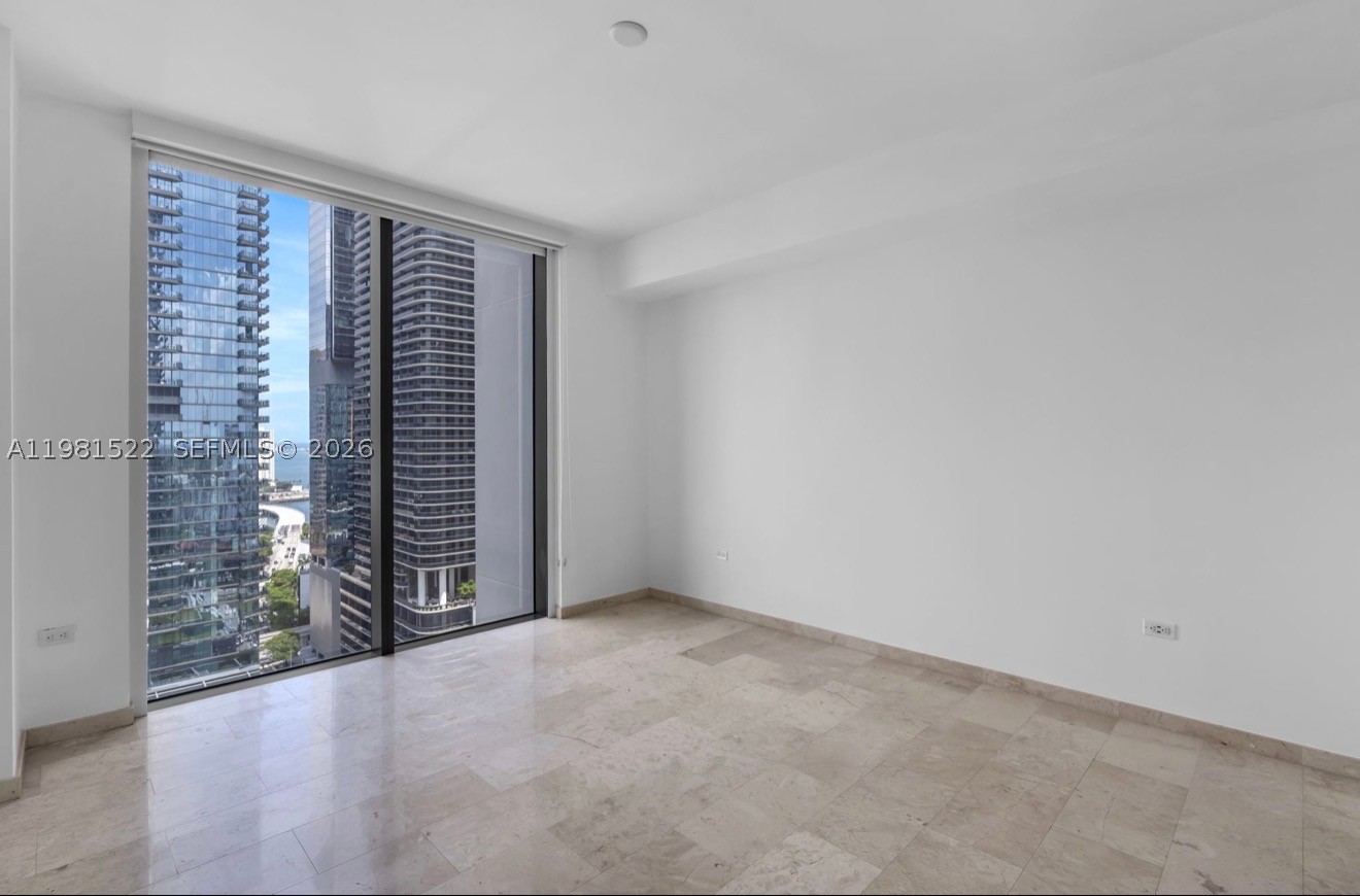 88 SW 7TH ST #2005, Miami FL 33130